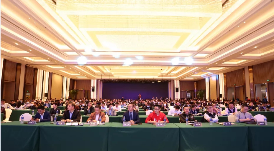 第四届HCSC大会荏原烟气热水型溴化锂机组荣膺“行业吉尼斯”称号